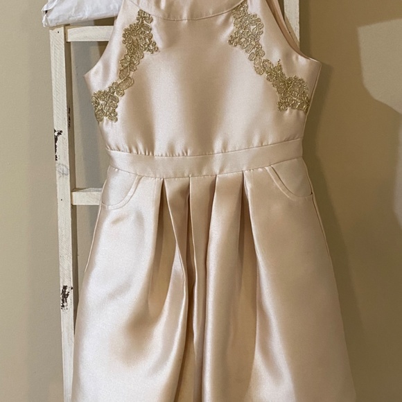 Champagne girls dress 7 - Picture 4 of 5